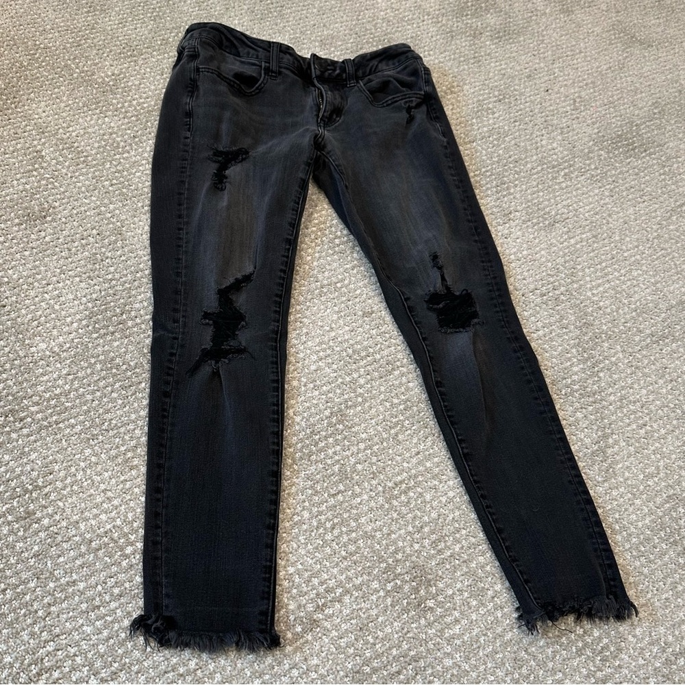 🦋 American Eagle super stretch super low waist jeggings  faded black size…